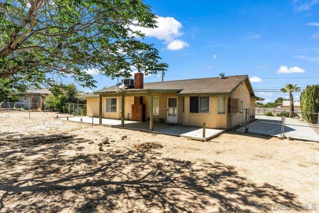 15209 Mauna Loa, Hesperia CA: https://media.crmls.org/mediaz/df1f6f95-391f-4304-8816-9d965eae9469.jpg