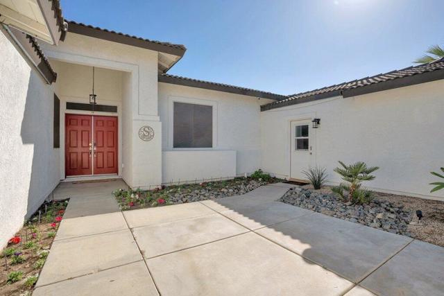 45180 Debbie Drive, La Quinta CA: https://media.crmls.org/mediaz/df1f98c4-4724-47a0-b451-b6ddeaf04e86.jpg