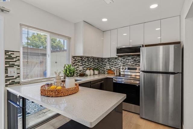 4672 Balboa Way, Fremont CA: https://media.crmls.org/mediaz/df1fda94-b10c-47ef-953a-c513961eef89.jpg