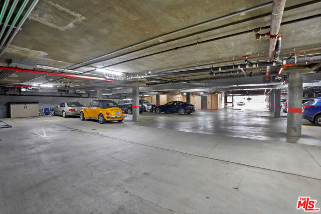 16123 W Sunset Boulevard, Pacific Palisades CA: https://media.crmls.org/mediaz/df20380b-f5a0-4c63-b4c8-62c19bdc816b.jpg