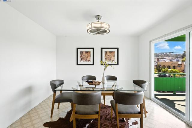 3101 61St Ave, Oakland CA: https://media.crmls.org/mediaz/df207907-11bc-4774-a8a8-bee917bea56a.jpg