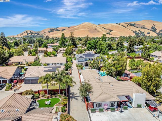 190 Pickering Ave, Fremont CA: https://media.crmls.org/mediaz/df20c822-41d1-4cb5-bdb3-5dea63b56d6f.jpg
