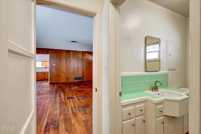 Detail Gallery Image 31 of 49 For 3942 Los Olivos Ln, Glendale,  CA 91214 - 3 Beds | 2 Baths