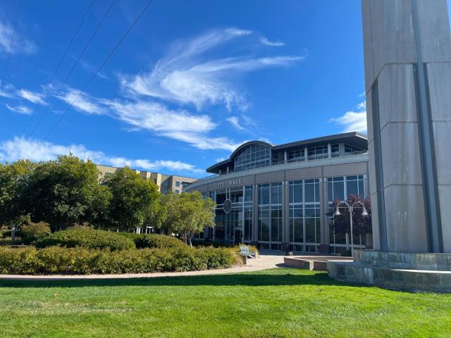 1100 Bounty Drive, Foster City CA: https://media.crmls.org/mediaz/df2194d3-a38f-434b-9b65-ab5dbce7f424.jpg