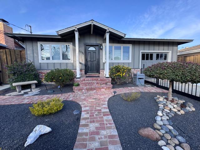 1533 Hawes Court, Redwood City CA: https://media.crmls.org/mediaz/df222a54-1249-483d-a22e-8710f69516de.jpg