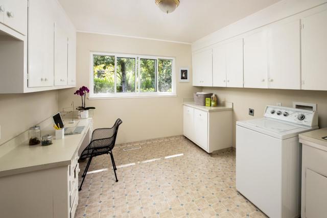 252 Raymundo Drive, Woodside CA: https://media.crmls.org/mediaz/df226fe8-d77e-4eb2-912b-7c97a7ddd166.jpg