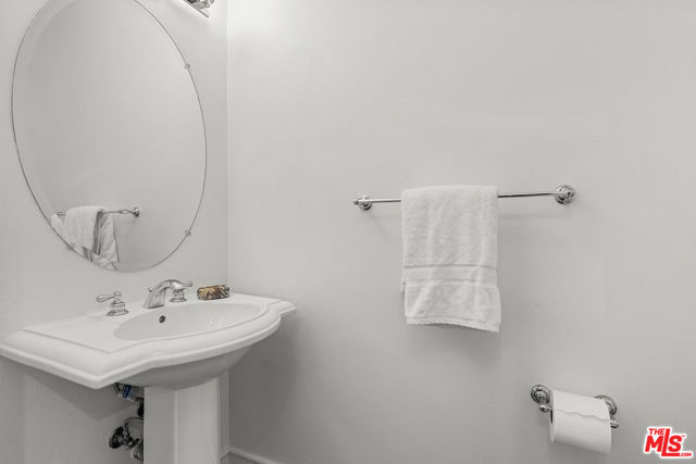 11826 Dorothy Street, Los Angeles CA: https://media.crmls.org/mediaz/df22e7af-f158-4a1e-8474-bf22aaf12fa8.jpg