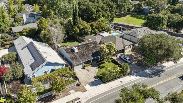 2084 San Carlos Avenue, San Carlos CA: https://media.crmls.org/mediaz/df22ecd7-286f-4be0-84f1-81daec1a324e.jpg