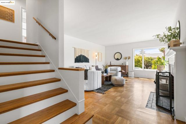 1420 Catherine Dr, Berkeley CA: https://media.crmls.org/mediaz/df22fbbe-5678-4dc9-806e-6a6907f1f83e.jpg
