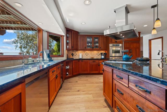 17758 Del Paso Drive, Poway CA: https://media.crmls.org/mediaz/df236428-9796-4e21-97b1-4a3944fe8547.jpg