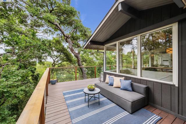 589 TAHOS ROAD, Orinda CA: https://media.crmls.org/mediaz/df23b243-e61d-4116-b4ec-3f1be6277e4c.jpg