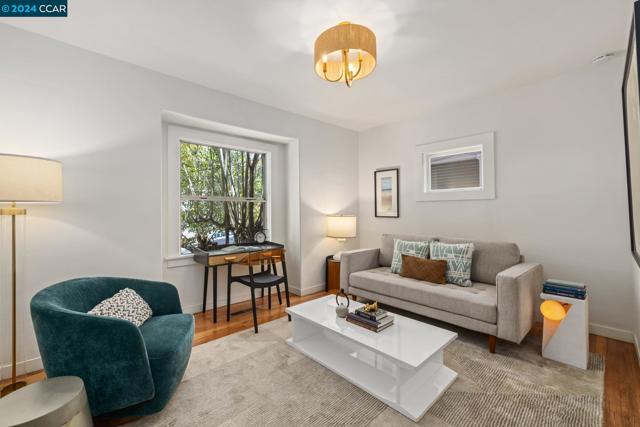 Image 4 of 38 For 1744 Addison Street
