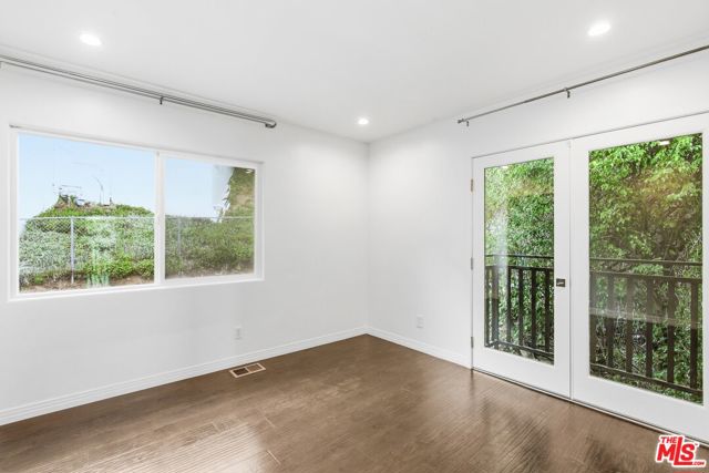 3476 Troy Drive, Los Angeles CA: https://media.crmls.org/mediaz/df23f0f8-ebc1-4f58-ad12-d11a2cc24afa.jpg