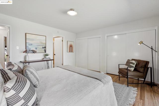 6824 Wilton Dr, Oakland CA: https://media.crmls.org/mediaz/df24462c-7fb8-4a37-85c2-a23c76b2d996.jpg