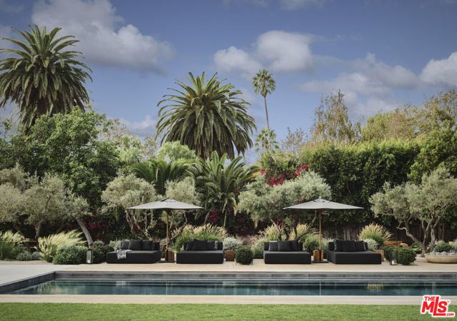6153 Bonsall Drive, Malibu CA: https://media.crmls.org/mediaz/df244aa9-2ed1-4320-be1d-a756640eab90.jpg