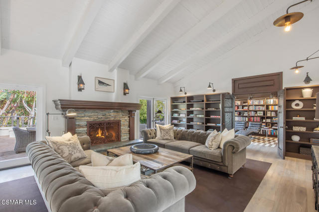 6972 Grasswood Avenue, Malibu CA: https://media.crmls.org/mediaz/df244ec4-f589-45cf-8239-4f32591a606c.jpg