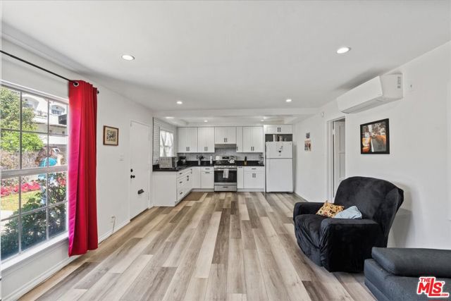11710 Hartsook Street, Valley Village CA: https://media.crmls.org/mediaz/df24db8e-93bb-43e4-bfe7-b447198376b4.jpg