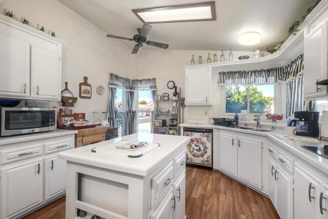 5116 Weymouth Way, Oceanside CA: https://media.crmls.org/mediaz/df2541f2-fc6a-4318-90f4-4d2d6807f4ad.jpg