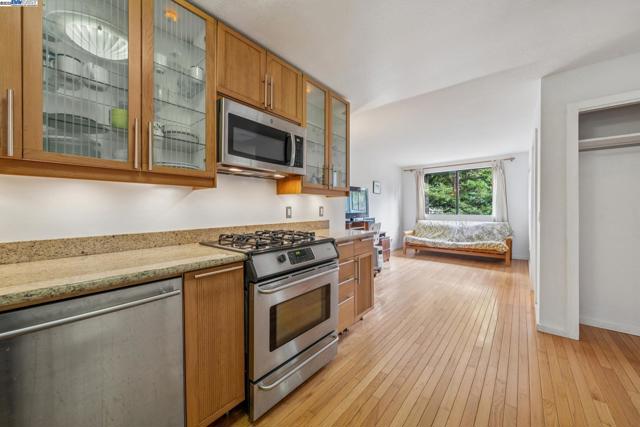 7171 HOMEWOOD DRIVE, Oakland CA: https://media.crmls.org/mediaz/df256c2f-f65c-483e-9f6b-11c73b153604.jpg