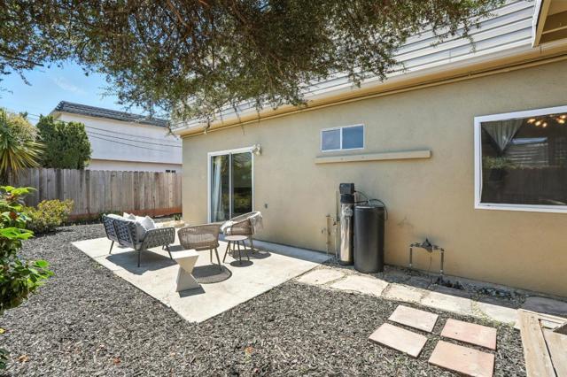 946 Laguna Avenue, Burlingame CA: https://media.crmls.org/mediaz/df25d955-ef13-4b62-b284-f0dfaaa67168.jpg