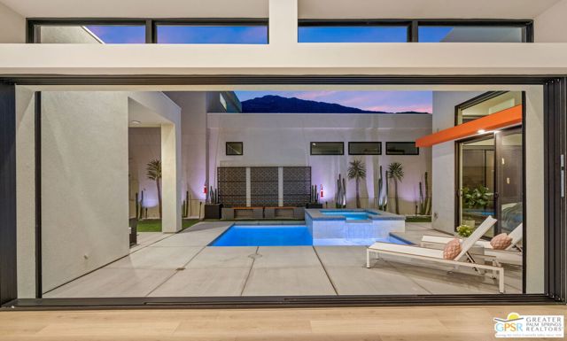 190 Obsidian Loop, Palm Springs CA: https://media.crmls.org/mediaz/df25e1d6-5140-4b93-8047-048d9374babd.jpg