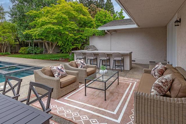 24139 Summerhill Avenue, Los Altos CA: https://media.crmls.org/mediaz/df26117c-c3b7-4375-a9c3-ffaa075d628d.jpg