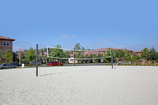 107 Starbright, Irvine CA: https://media.crmls.org/mediaz/df262426-cd2c-4a77-8a7a-4364fba782dc.jpg