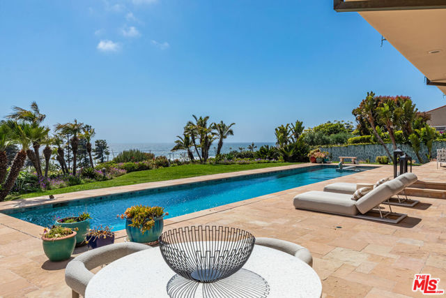 6417 Merritt Drive, Malibu CA: https://media.crmls.org/mediaz/df262ce9-43bc-4fc8-82ee-67091e63fe8f.jpg