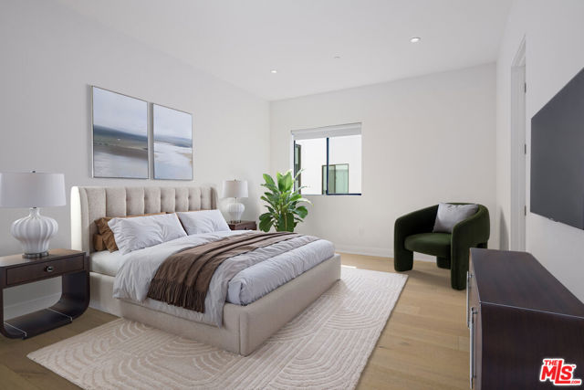 741 N Gramercy Place, Los Angeles CA: https://media.crmls.org/mediaz/df266297-0d85-4c3d-ac87-e64ab7f0491b.jpg