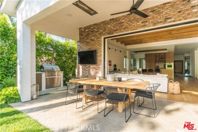 5107 Gaynor Avenue, Encino CA: https://media.crmls.org/mediaz/df26c0dc-6346-4e4b-8e76-97adf74619b4.jpg