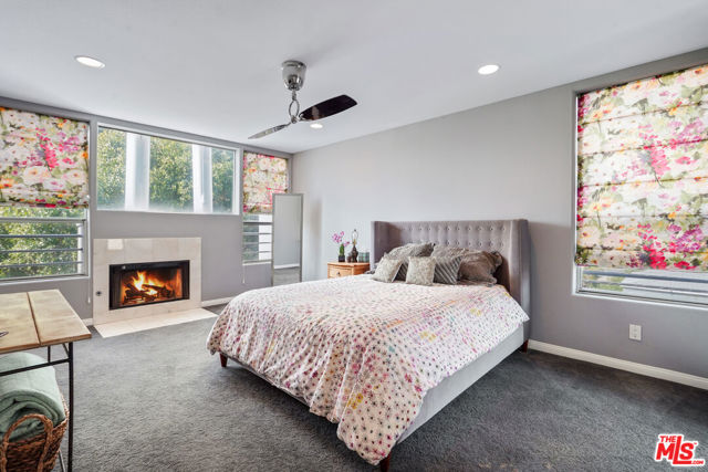 1533 18th Street, Santa Monica CA: https://media.crmls.org/mediaz/df27877b-8824-4601-9fde-872af1bc5aa0.jpg