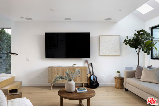 1821 Penmar Avenue, Venice CA: https://media.crmls.org/mediaz/df27e25b-c874-48ea-bb34-e11a8b409c9d.jpg