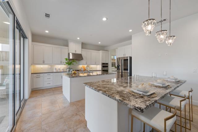 7152 Aubrey Way, Dublin CA: https://media.crmls.org/mediaz/df2907bd-de69-486b-9ae9-a92df207f797.jpg