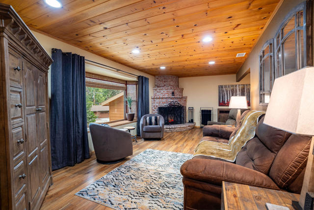 25169 Franklin Drive, Idyllwild CA: https://media.crmls.org/mediaz/df297165-4aff-4031-9558-1c2c81f4631a.jpg