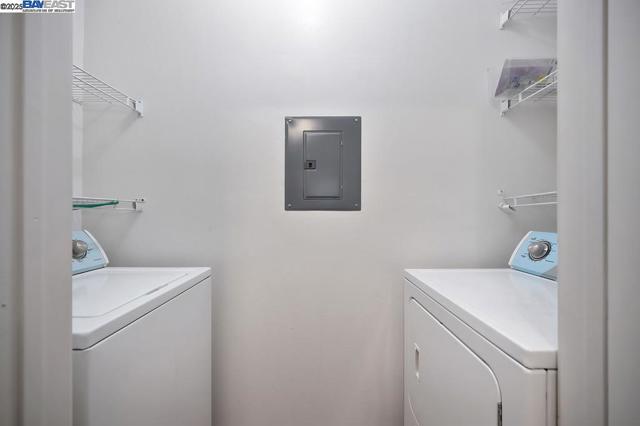 701 Gibson Dr, Roseville CA: https://media.crmls.org/mediaz/df29b214-1538-4fcb-890f-798a5b9f54a1.jpg