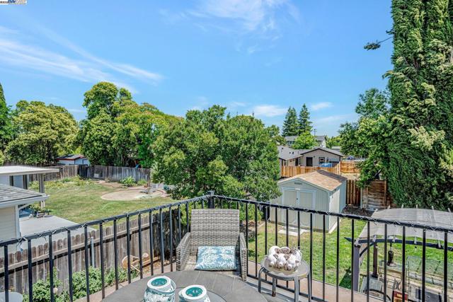 360 Calmace Dr, Dixon CA: https://media.crmls.org/mediaz/df2a3857-b4e4-4a9c-851b-7f0b38500ab4.jpg