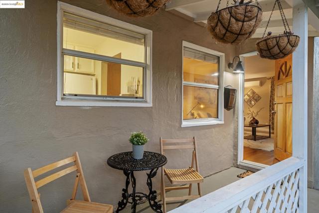 2670 Crescent Dr, Concord CA: https://media.crmls.org/mediaz/df2a9855-bde2-4e90-a661-6581044e41cd.jpg