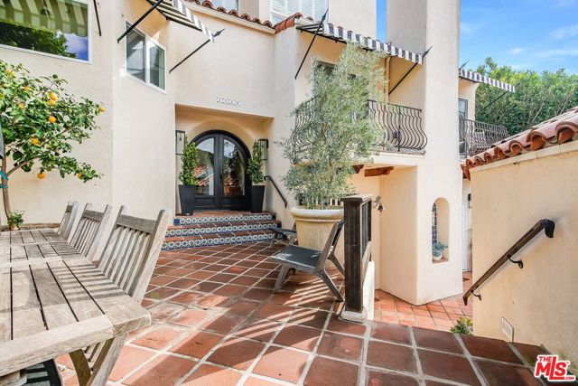 2880 Searidge Street, Malibu CA: https://media.crmls.org/mediaz/df2bebd6-8f5e-423b-8512-4ec938e56c03.jpg
