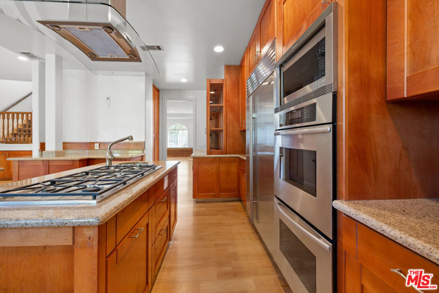 7412 Denrock Avenue, Los Angeles CA: https://media.crmls.org/mediaz/df2c1784-e874-4485-a0d8-96140388356d.jpg