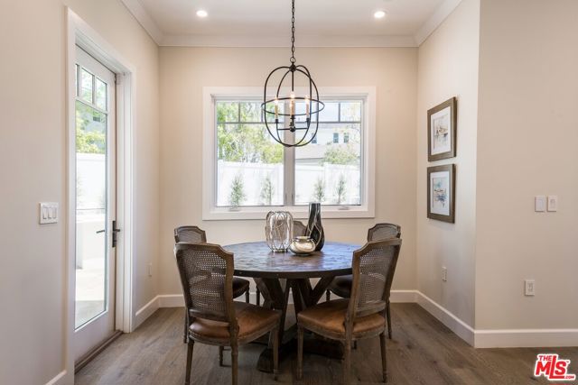 530 Arbramar Avenue, Pacific Palisades CA: https://media.crmls.org/mediaz/df2c855e-0612-4b44-a717-ee28aa5d07a6.jpg