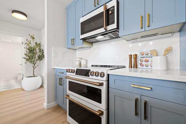 1483 Sutter Street, San Francisco CA: https://media.crmls.org/mediaz/df2df905-1600-4217-84e6-47b7913e31ec.jpg