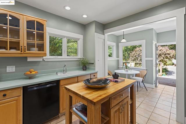 1081 Keith Ave, Berkeley CA: https://media.crmls.org/mediaz/df2e158f-9ed4-4149-b1e4-edab9520bc49.jpg