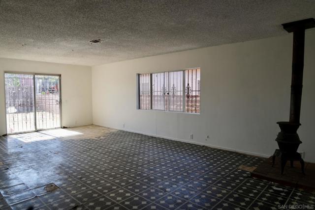 4205 Rene Dr, San Diego CA: https://media.crmls.org/mediaz/df2e44c4-878e-4e74-9146-4123b6c14203.jpg