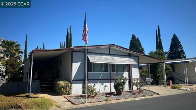 367 Ravine Cir, Rancho Cordova CA: https://media.crmls.org/mediaz/df2f1f79-8bd8-4a0a-a679-df6c3d94191a.jpg