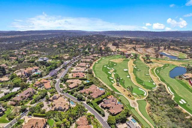 6906 Royal Birkdale Pl, Rancho Santa Fe CA: https://media.crmls.org/mediaz/df2f282e-0e7f-4d22-a6dc-fbfdde1db205.jpg