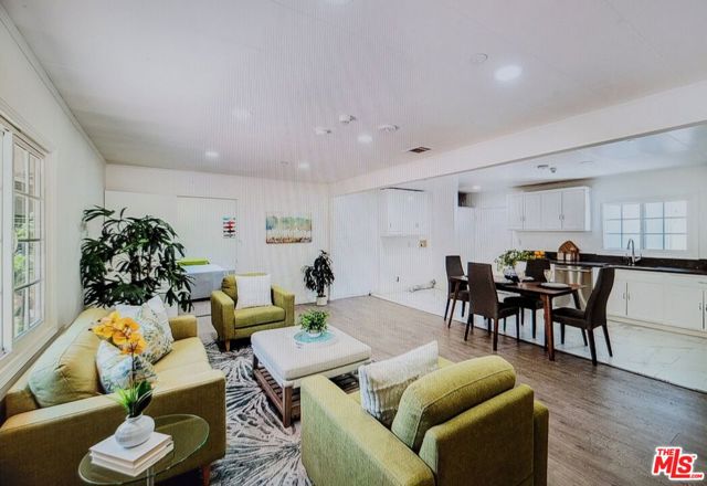 4669 W Olympic Boulevard, Los Angeles CA: https://media.crmls.org/mediaz/df2fcf86-4728-43ab-8c39-86a9fc589f0b.jpg