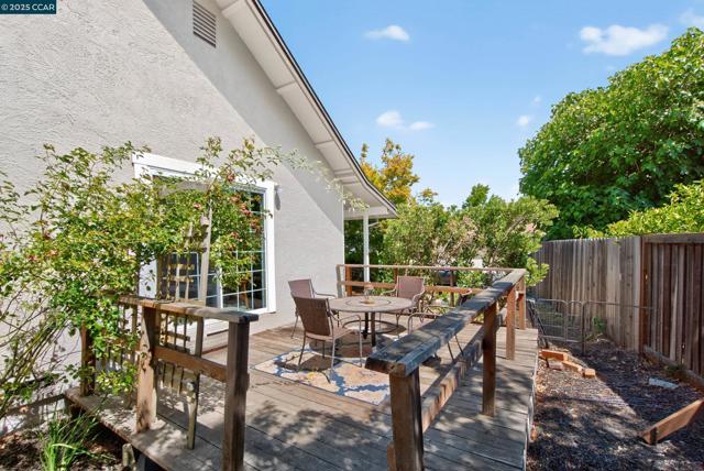 2173 Madrone Dr, Fairfield CA: https://media.crmls.org/mediaz/df311051-f956-409e-b979-16c7e3e75511.jpg