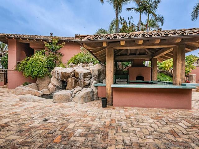 17116 Paseo Hermosa, Rancho Santa Fe CA: https://media.crmls.org/mediaz/df31d09c-eba9-4302-b7ae-c330391b5bfd.jpg