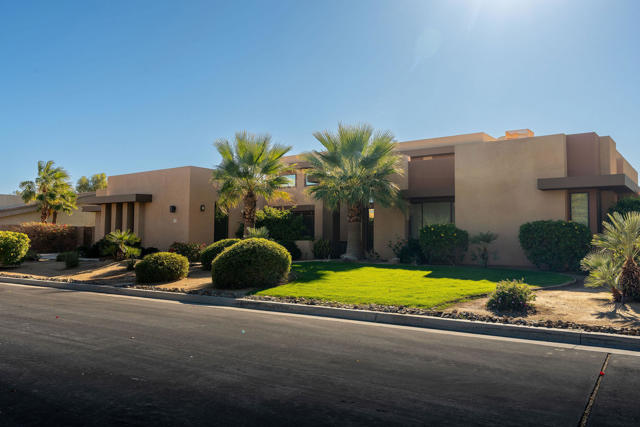 15 Via Montagna, Rancho Mirage CA: https://media.crmls.org/mediaz/df325a4d-96b1-481e-8ee4-2b0cf0107f60.jpg