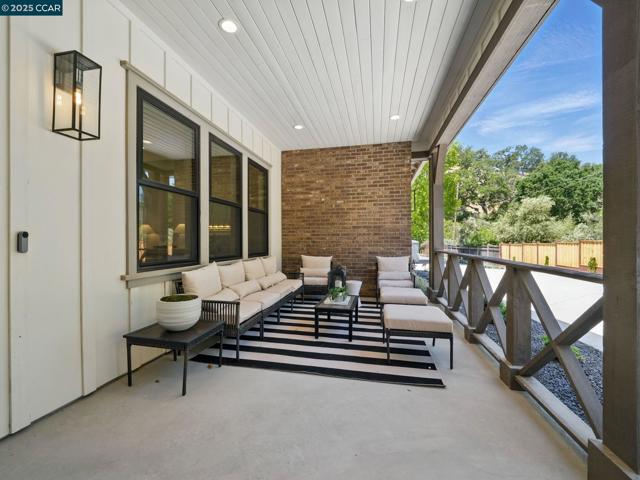 180 Castle Hill Ranch, Walnut Creek CA: https://media.crmls.org/mediaz/df32c11e-780c-4072-b247-a4e268866e2c.jpg